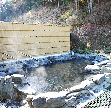 光信寺の湯ゆっくらの露天風呂